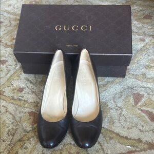 Gucci Women's Black Leather Pumps